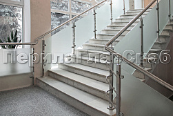 Стеклянные ограждения для торговых  и бизнес центров в Тюмени. Готовые проекты ПерилаГлавСнаб - фото 2