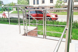 Ограждение лестницы от детей в Тюмени. Готовые проекты ПерилаГлавСнаб - фото 10