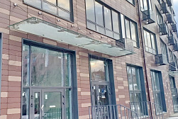 Стеклянные козырьки на вантах в Тюмени. Готовые проекты ПерилаГлавСнаб - фото 2