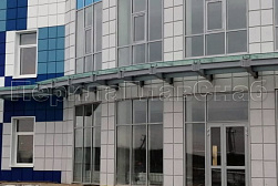 Стеклянные козырьки на спайдерах в Тюмени. Готовые проекты ПерилаГлавСнаб - фото 11