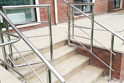 Ограждение лестницы от детей в Тюмени. Готовые проекты ПерилаГлавСнаб - фото 4